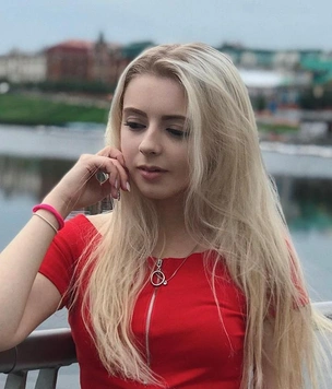 Будущая королева юмора: Полина Уланова из КВН победила в шоу «Лига городов» (милая и смешная!)