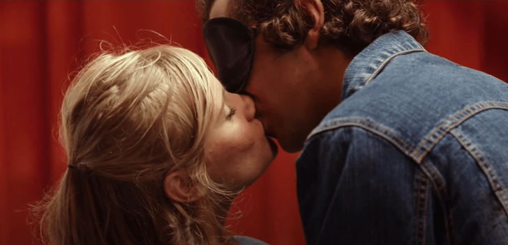 Почему мы так любим целоваться? Netflix рассказал… И показал 😘