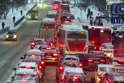 Traffic gridlocks all exits from Parkovy microdistrict