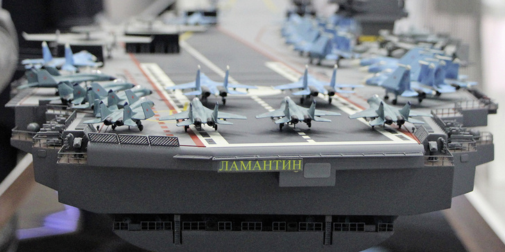 Модель авианосца «Ламантин» на Военно-морском салоне IMDS. Санкт-Петербург, 2019 год