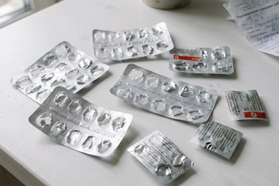 Новосибирцы собирают блистеры для томских ученых