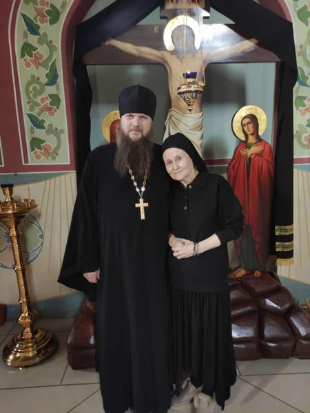 «Господь даровал ему именно такую кончину»: Дарья Донцова похоронила умершего от рака мужа