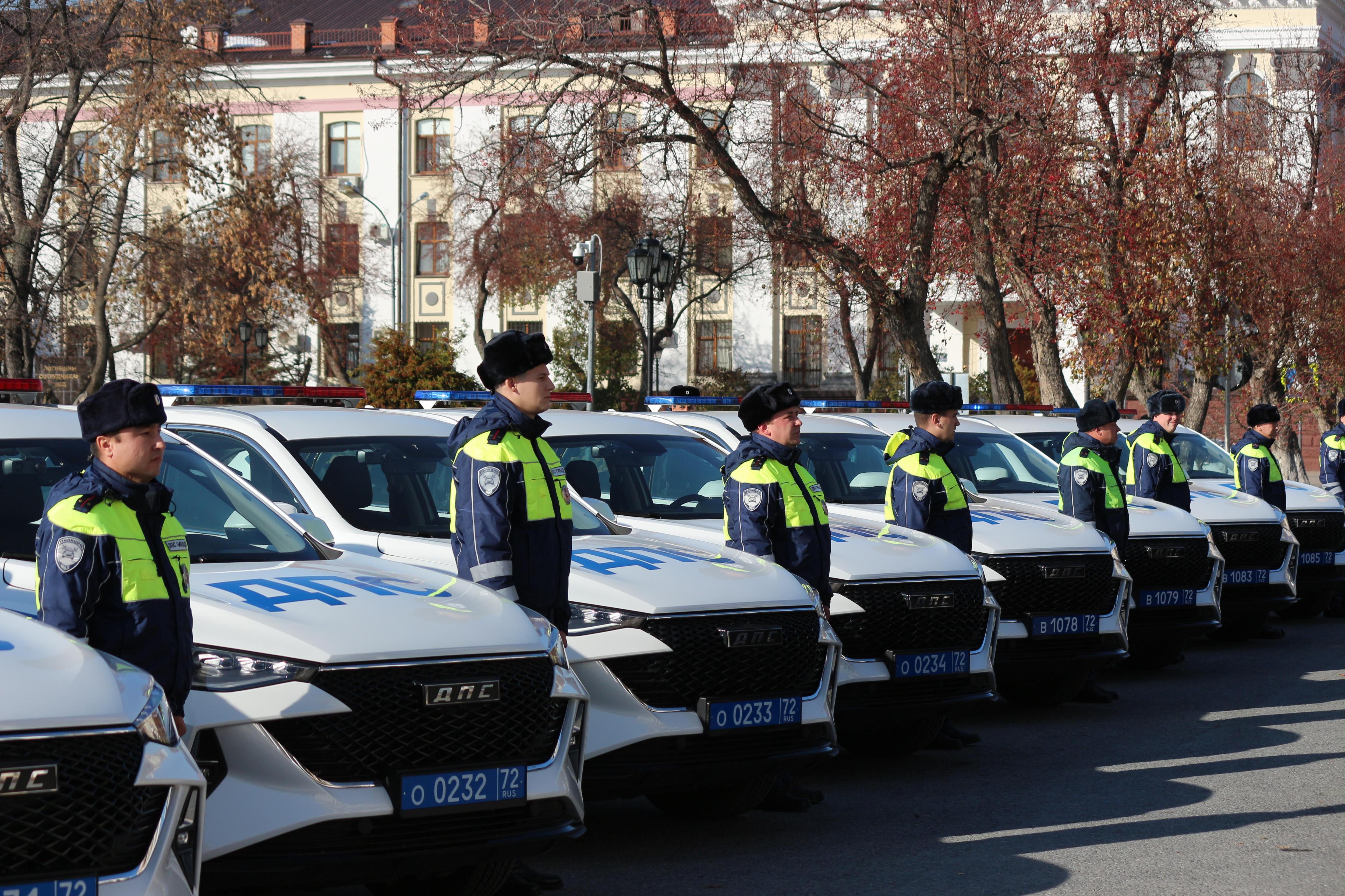 У вас такой тачки не будет: тюменским полицейским отдали 15 новых автомобилей — каких 