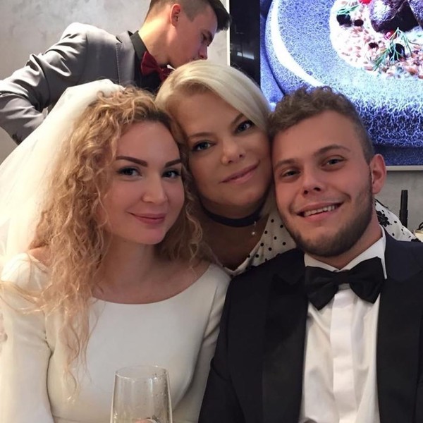 «Известные родители – это удобно»: Яна Поплавская обвинила бывшую невестку в корысти