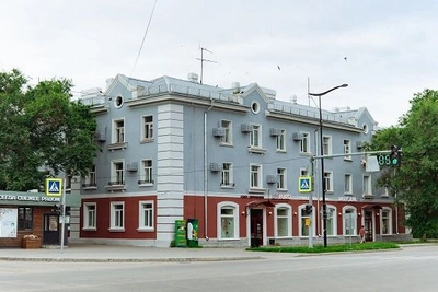 Дом на перекрёстке Ленина и Театральной стал цветовой доминантой Благовещенска