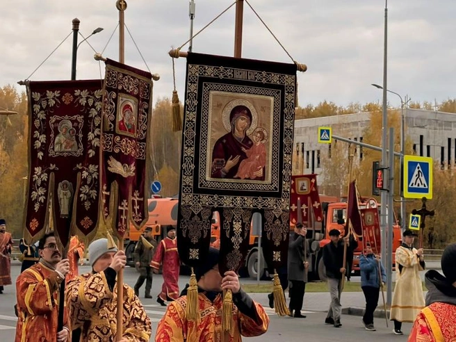 Полиция обеспечила порядок на крестном ходе в Челябинске | Источник: 74.xn--b1aew.xn--p1ai