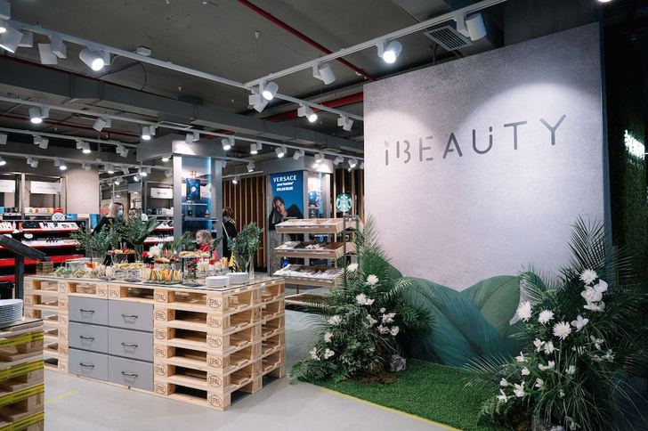 Фото №1 - Вера Брежнева на открытии второго магазина сети iBeauty