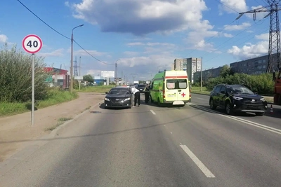 Тонированная Toyota Camry сбила женщину на Северном шоссе