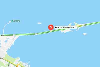 На дамбе в Кронштадте оставили одну полосу