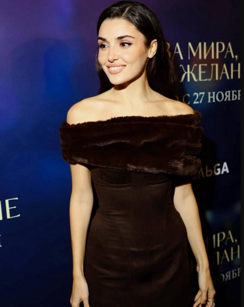 Ханде Эрчел | Источник: Соцсети