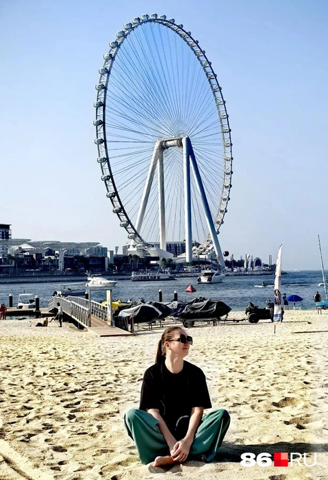 Вид с пляжа на остров Bluewaters | Источник: Анастасия Шевякова / 86.RU