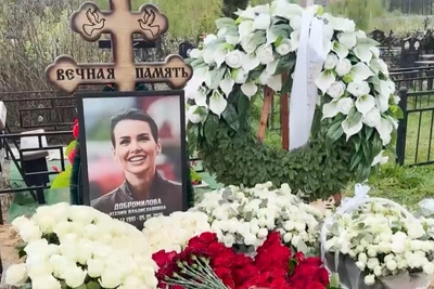 Байкеры и белые цветы: похороны Ксении Добромиловой в Подмосковье