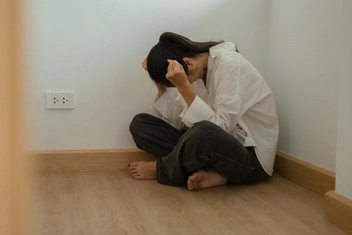 «А что, если однажды я не проснусь?»: что такое пассивный суицид и как уберечь от него подростка