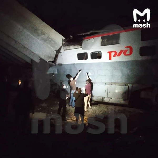Мост рухнул на поезд | www.starhit.ru