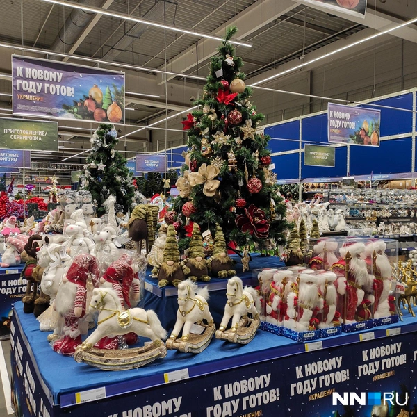 В магазинах уже царит дух Нового года | Источник: Наталья Бурухина / NN.RU