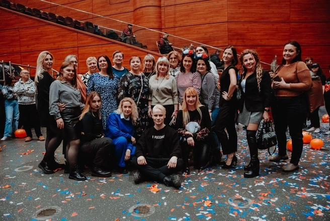 Ярослав Дронов в окружении «шаманочек» | Источник: из архива Галины Королёвой