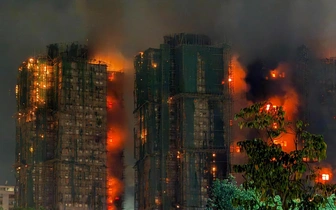 Более 120 погибших, 250 пропавших без вести: в Гонконге третьи сутки тушат самый крупный пожар за 17 лет