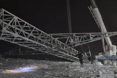 36-hour power line pylon installation in Murmansk region