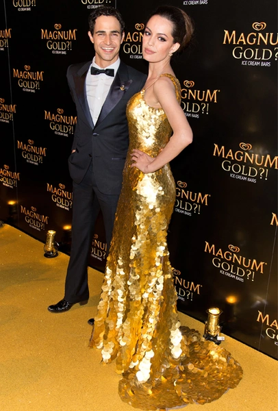 Зак Позен и Кэролайн Корреа в платье стоимостью 1,5 миллиона долларов