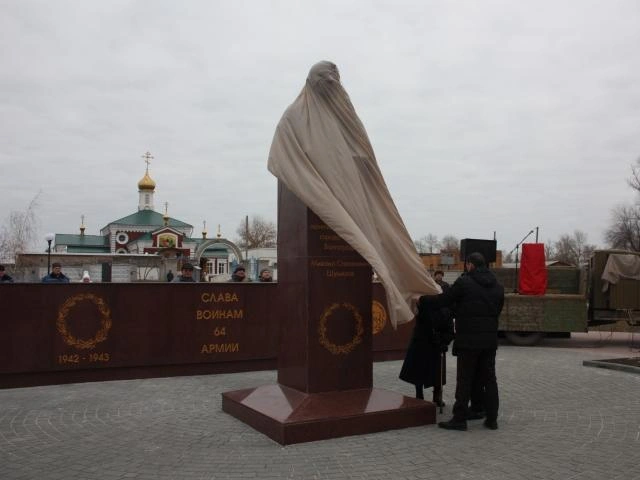 В Кировском районе Волгограда перенесли памятник генералу Шумилову | Источник: пресс-служба администрации Волгограда