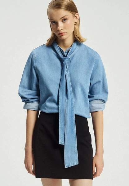 Правильные джинсы и кокетливое мини: 5 главных трендов денима 2026