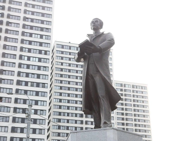 В сквере установлен памятник Георгию Лыщинскому | Источник: Максим Кудрявцев / «ВКонтакте»