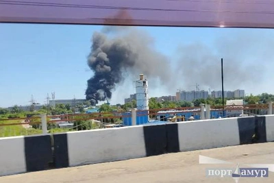 Столб черного дыма увидели горожане