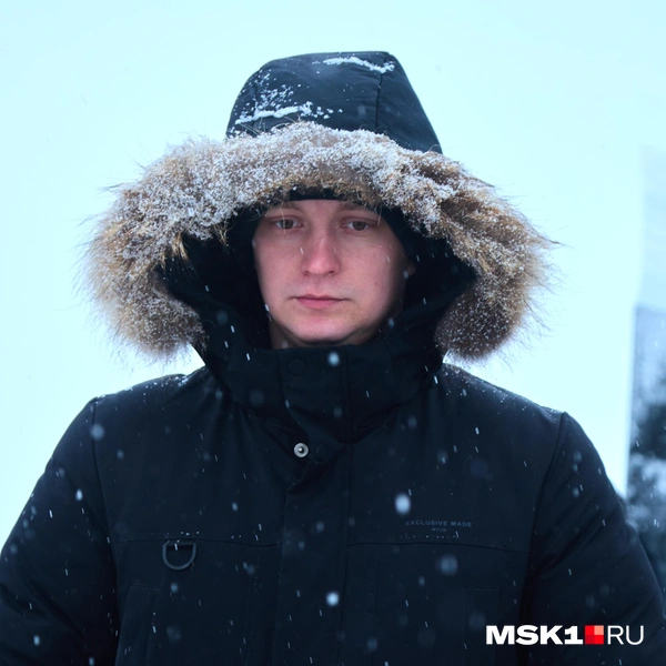 Младший брат мальчика Станислав был крестным ребенка, он же забирал его тело из Следственного комитета в Москве | Источник: Дмитрий Толстошеев / MSK1.RU