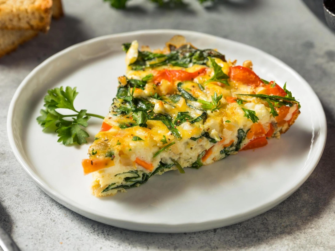 Удивите близких: 3 вкусных завтрака из яиц, которые вы никогда не пробовали | marieclaire.ru