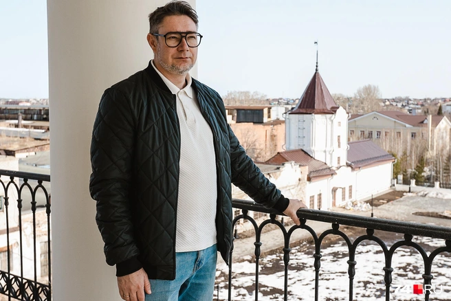 На объекте вместе с подрядчиком часто бывает глава округа Алексей Заикин | Источник: Наталья Лапцевич