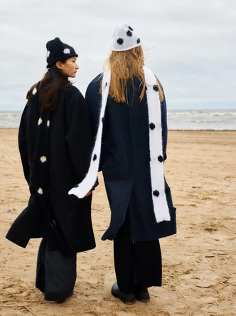 Polka dot остается с нами и этой зимой: где купить «теплый» горошек и как его стилизовать