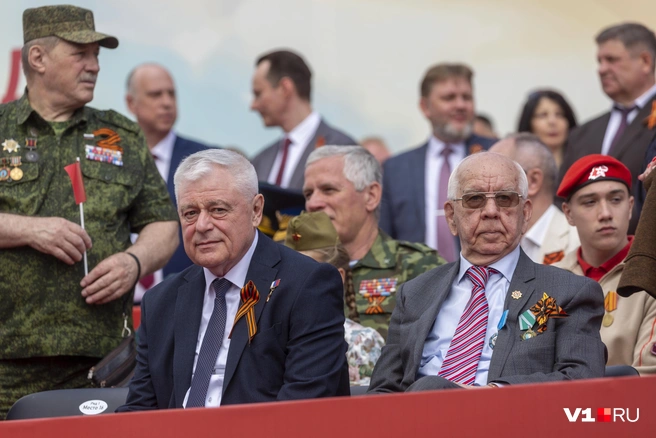 Уполномоченный по правам человека в Волгоградской области Валерий Ростовщиков и бывший председатель горисполкома Волгограда Юрий Староватых | Источник: Константин Завриков / V1.RU