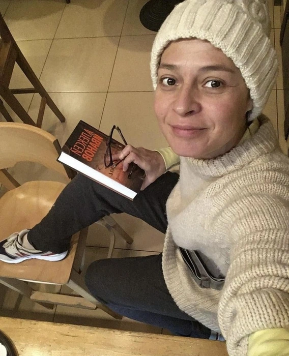 Югорчанка любит читать и путешествовать. А с момента появления альтер-эго, мадам Полины, артистка и сама стала сочинять стихи | Источник: соцсети Полины Сибагатуллиной