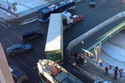 Пассажирка трамвая пострадала в ДТП с фурой