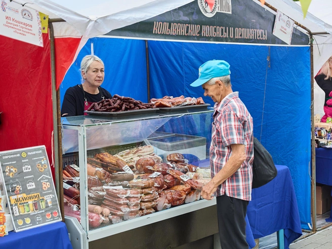 На ярмарке местные производители выставили свою продукцию | Источник: Александр Ощепков / NGS.RU