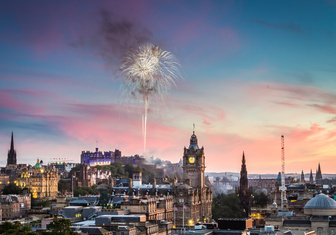 Самой дорогой новогодней столицей в Европе стал Эдинбург