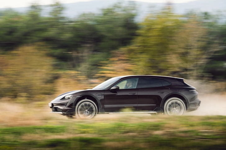 Porsche Taycan 4Cross Turismo: спорт с прицепом