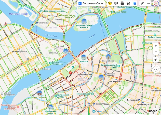 На Дворцовой набережной и Дворцовом мосту собрались плотные пробки | Источник: «Яндекс.Карты»