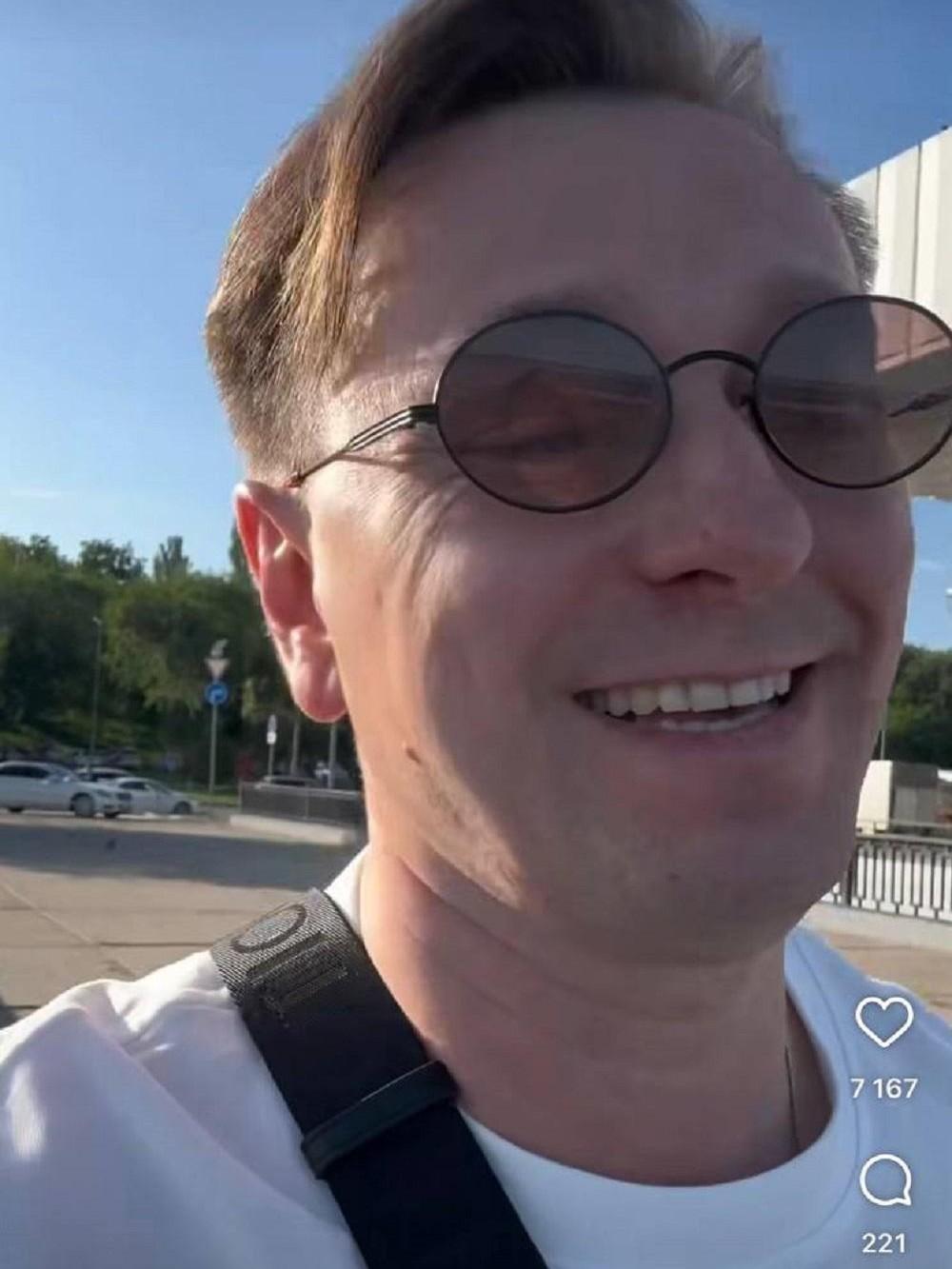 На центральной набережной Волгограда заметили известного актера Сергея Безрукова — видео