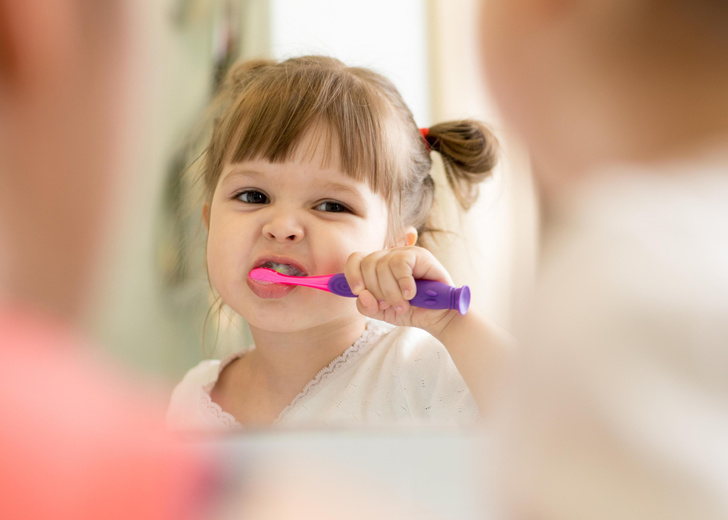 Эти 6 ингредиентов в детских зубных пастах вредят здоровью