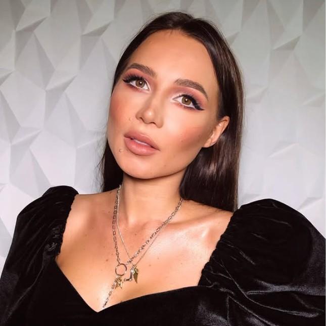 «Мы потеряли драгоценное время»: фанаты молятся за Лерчек, у которой из-за рака разрушается позвоночник