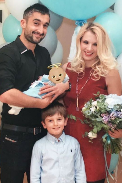 Александр с семьей после рождения сына Ильи в 2016-м году