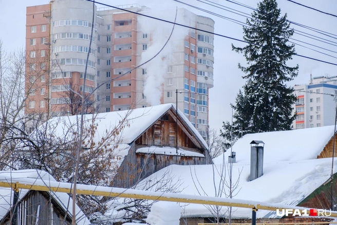На заднем плане&nbsp;— дома, построенные 15 лет назад | Источник: Булат Салихов / UFA1.RU