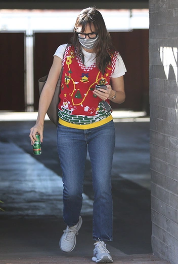 Дженнифер Гарнер в Лос-Анджелесе | marieclaire.ru