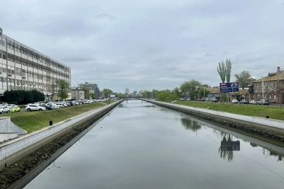 В Астрахани снижают уровень воды в городских каналах