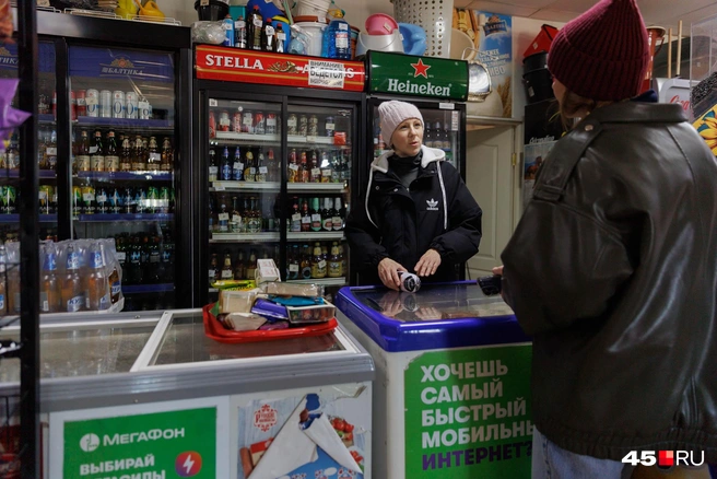 Продавцы заранее запасают продукты. За колбасой и хлебом ездят каждую неделю  | Источник: Ирина Шарова / 45.RU 