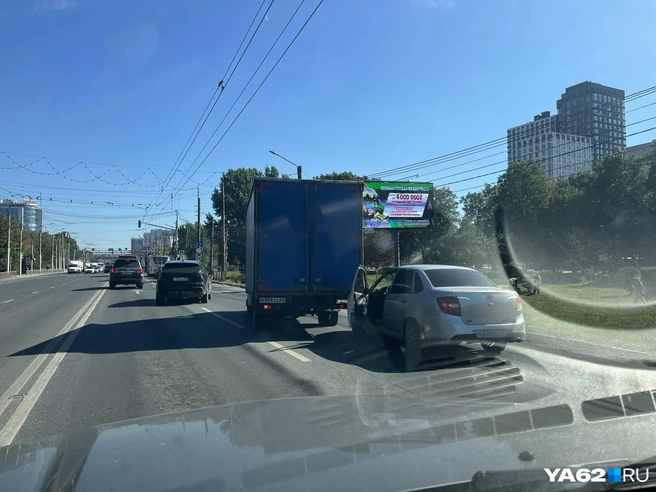 В сторону центра собирается пробка | Источник: Читатель YA62.RU