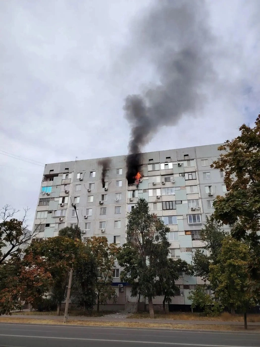ВСУ ударили дронами по многоэтажке в Энергодаре 22 сентября | Источник: Пухов LIVE 🇷🇺 / max.ru