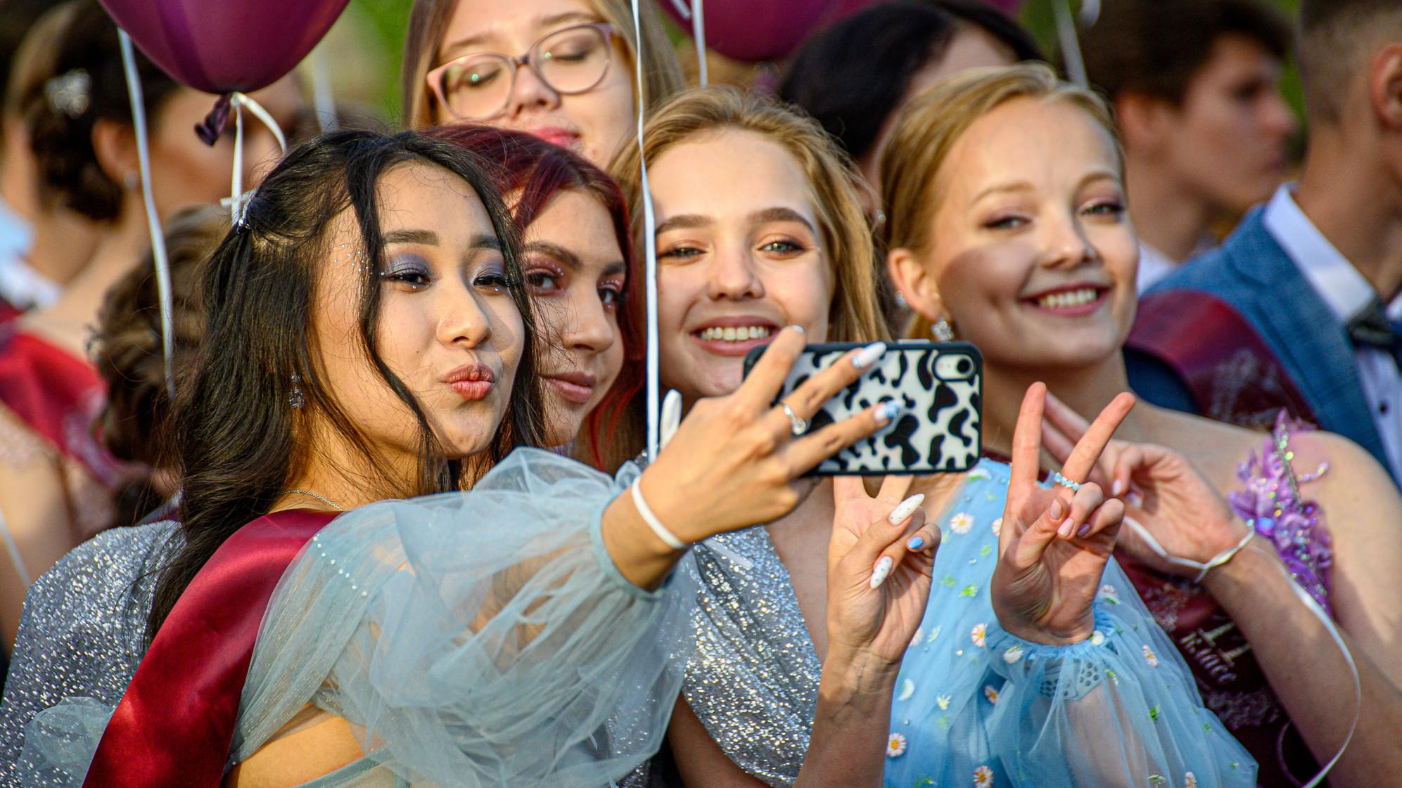Met Gala, оливковый и бургунди: 5 образов на выпускной. Эти наряды достойны красных дорожек