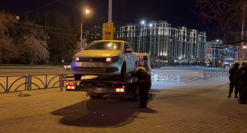 В Екатеринбурге полиция и общественники устроили ловушку для автохамов около цирка